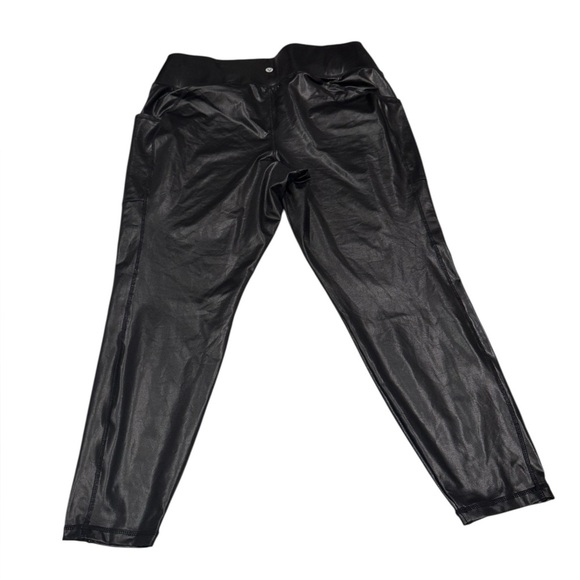 Livi Active Pull-on Women's Plus Size 18/20 Polyester Faux Leather Crop Pants - Picture 2 of 3